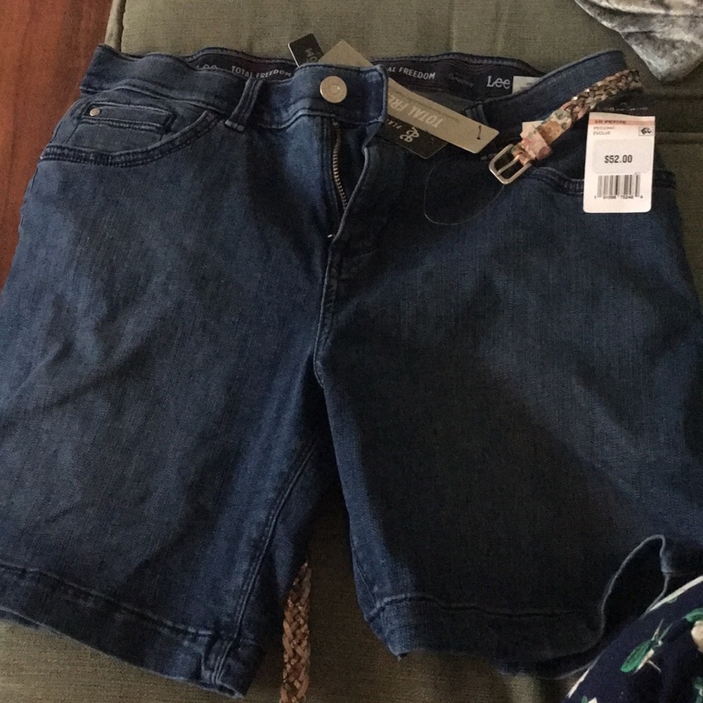 NWT Lee Jean shorts with belt